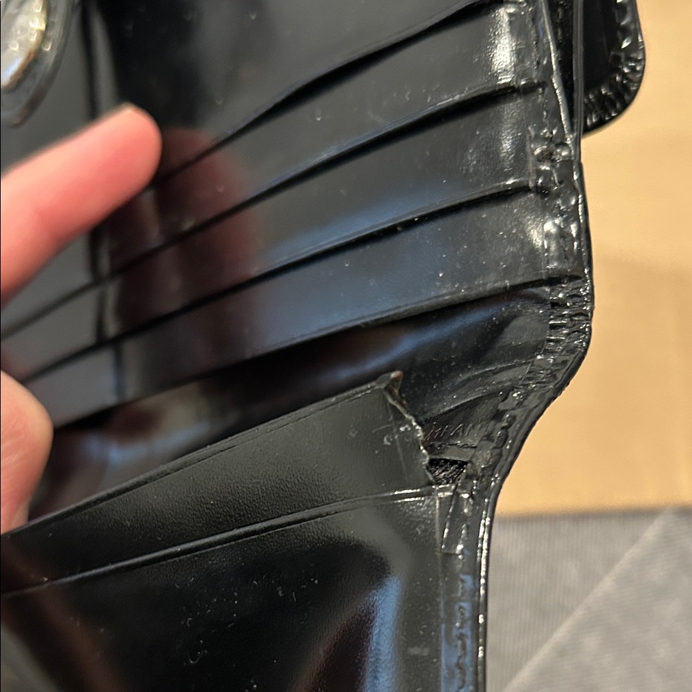 Burberry Black Quilted Wallet with Logo Accent - Picture 4 of 5